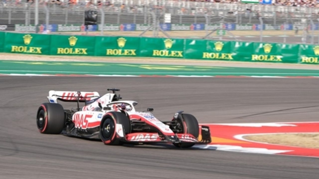 Brezilya'da pole pozisyonu Magnussen'in