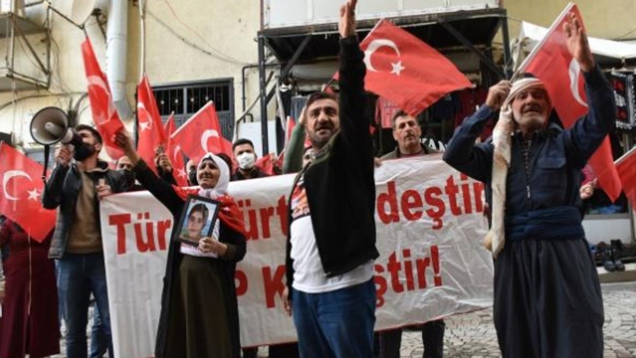 Çocukları dağa kaçırılan ailelerin HDP önündeki eylemleri sürüyor