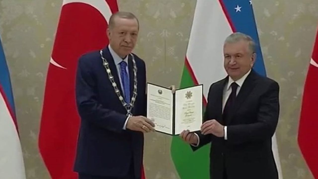 Cumhurbaşkanı Erdoğan'a Yüksek Düzeyli İmam Buhari Nişanı takdim edildi