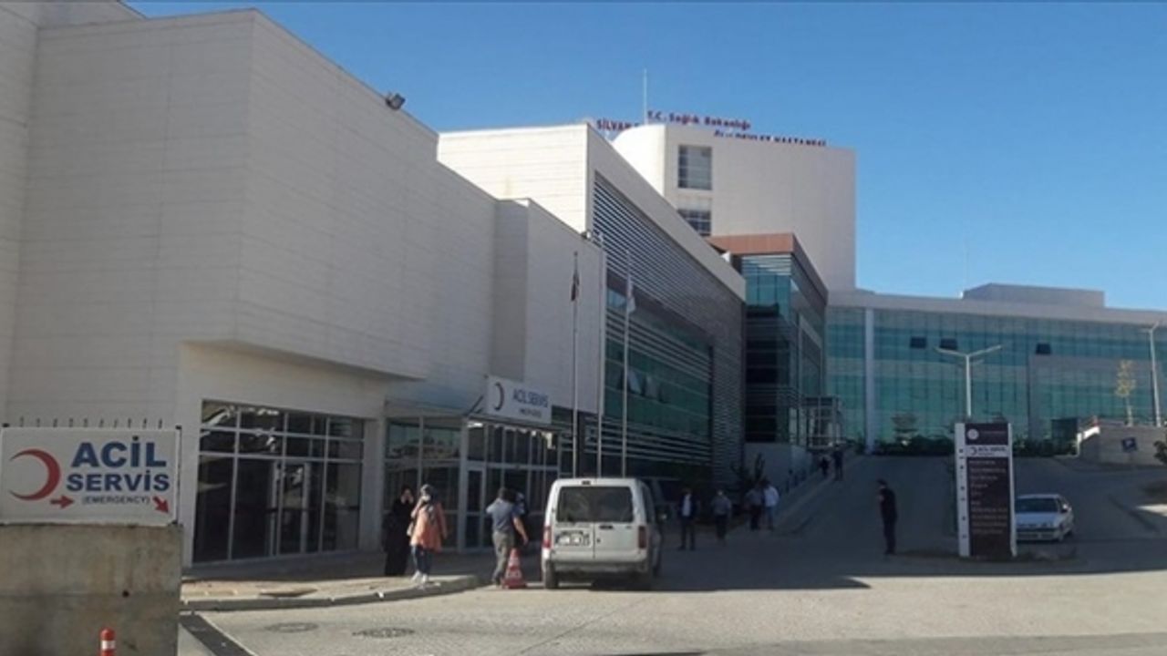 Diyarbakır'da polis ve bekçileri taşıyan otobüs devrildi