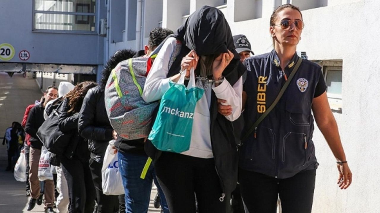 Dolandırıcılık şebekesine 15 ilde operasyon: 110 gözaltı