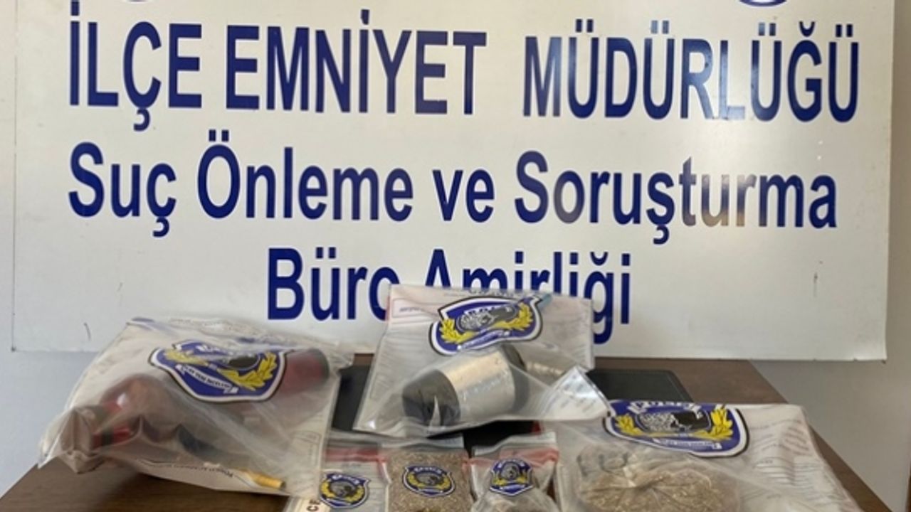 "Dur" ihtarına uymayan araçta uyuşturucu ele geçirildi
