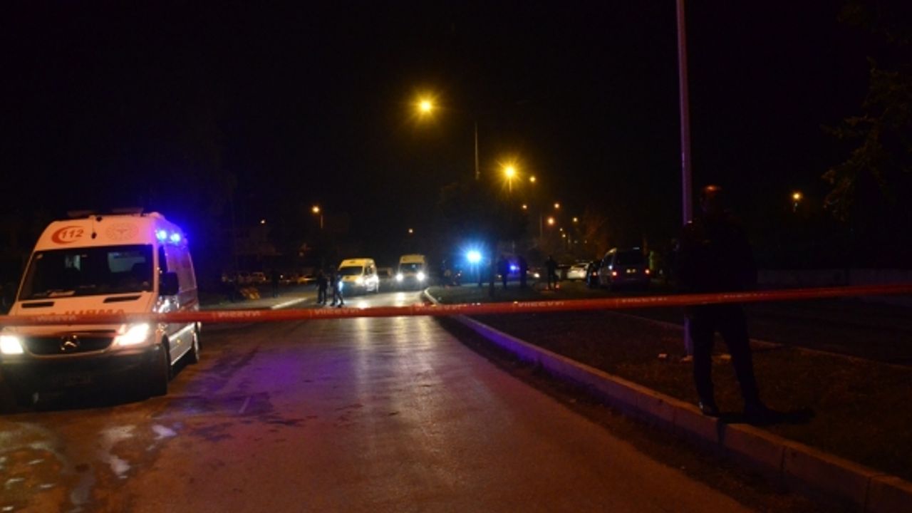 "Dur" ihtarına uymayanlar polise ateş açtı