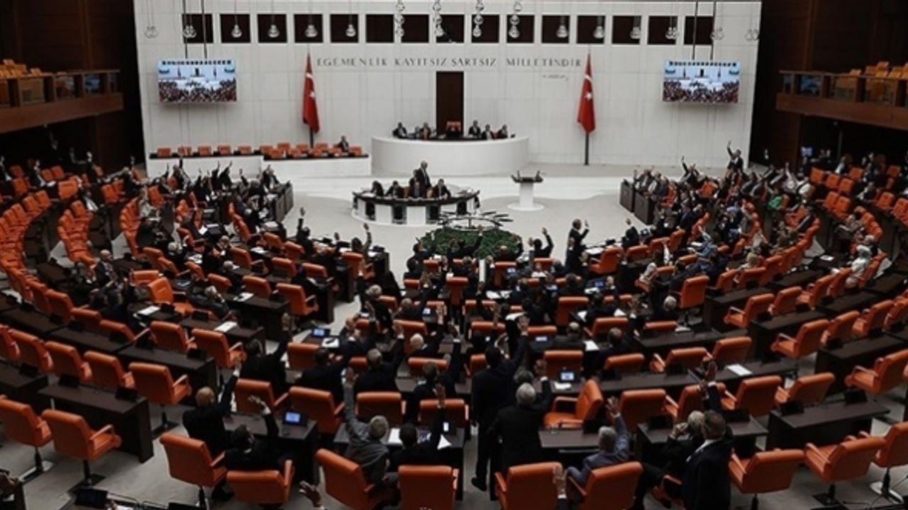 Ekonomiye ilişkin "torba" kanun teklifi yasalaştı