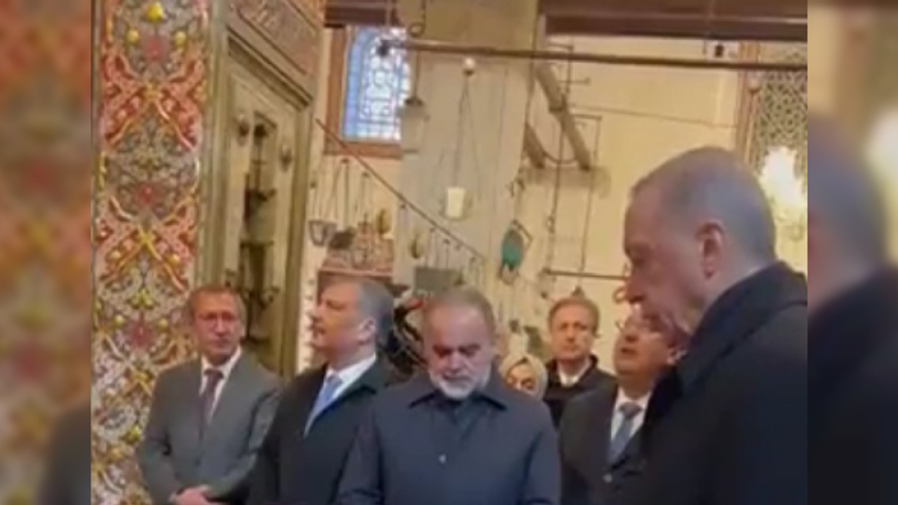 Erdoğan'dan Mevlana Türbesi'nde Kur'an-ı Kerim tilaveti