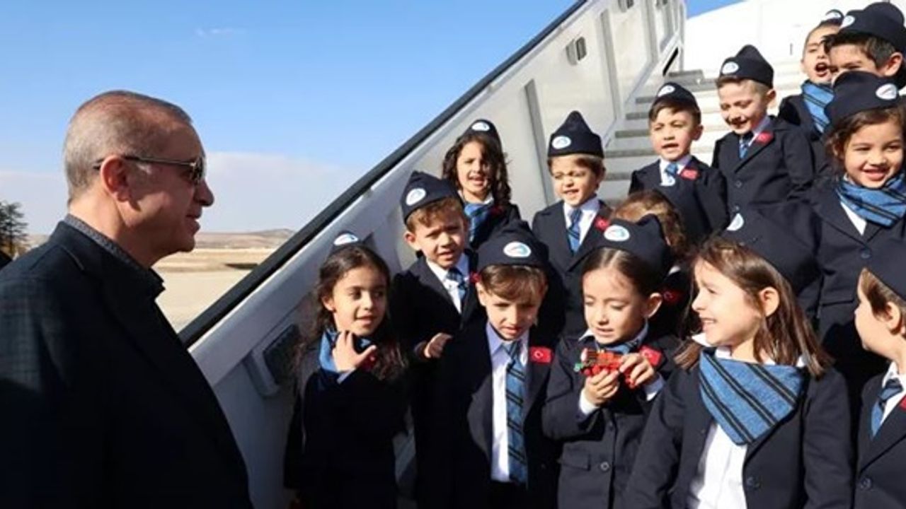 Fahrettin Altun, Cumhurbaşkanı Erdoğan'ın minik kondüktörlerle sohbetini paylaştı