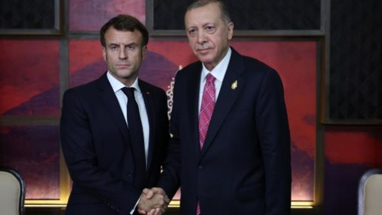 Fransa Cumhurbaşkanı Macron: Cumhurbaşkanı Erdoğan, barış görüşmelerinde çok etkin rol oynuyor