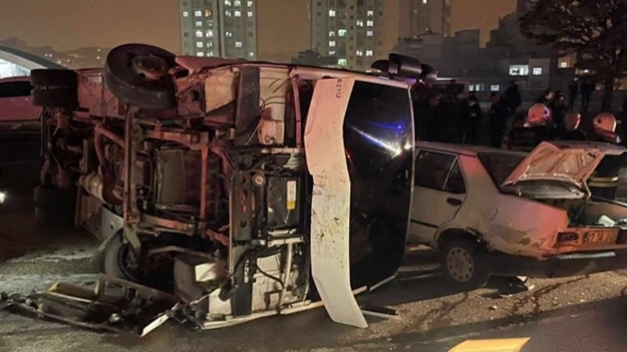 Gaziantep'te polis midibüsü devrildi: 5 yaralı