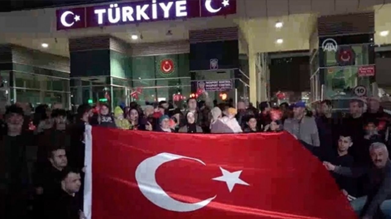 Herson'daki 88 Ahıska Türkü Türkiye'ye getirildi