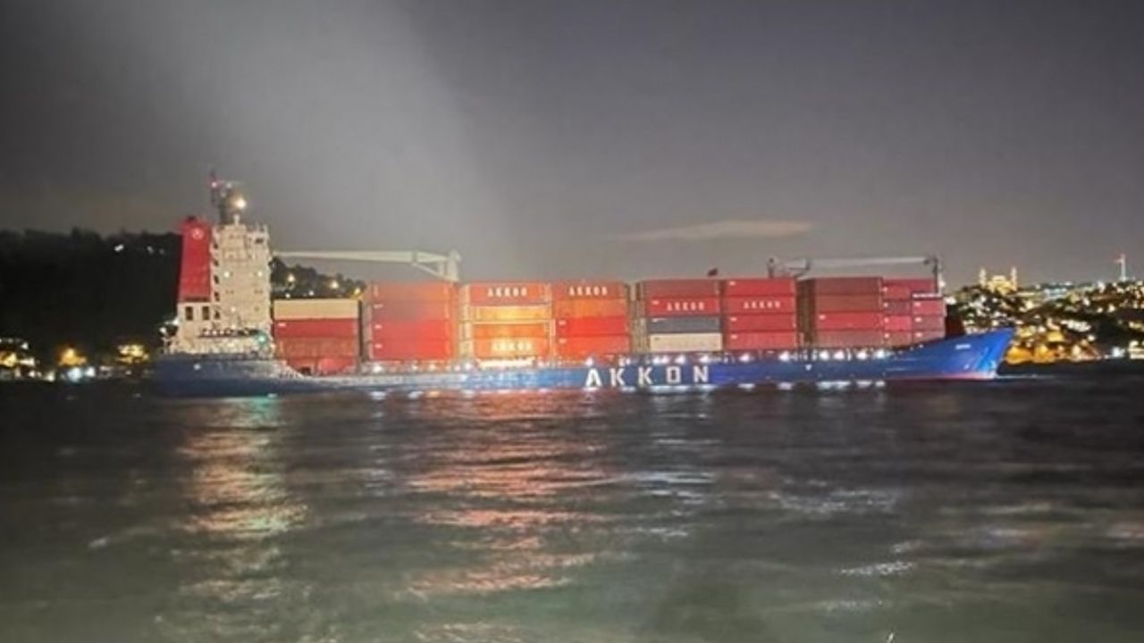 İstanbul Boğazı'ndaki gemi trafiği geçici olarak askıya alındı