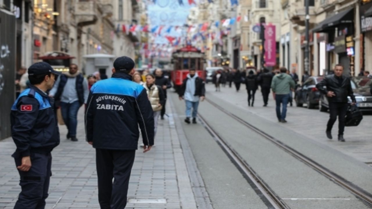 İstiklal Caddesi'ndeki yeni önlemler esnafa anlatıldı