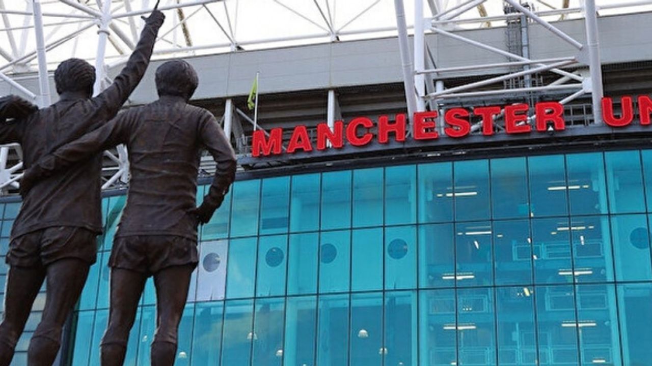 Manchester United Ronaldo'nun posterini stattan kaldırdı