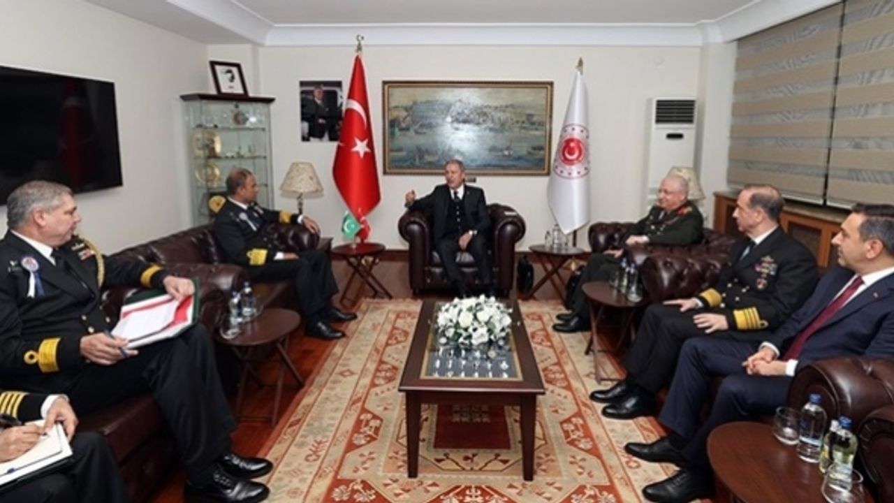Milli Savunma Bakanı Akar, Pakistan Deniz Kuvvetleri Komutanını kabul etti