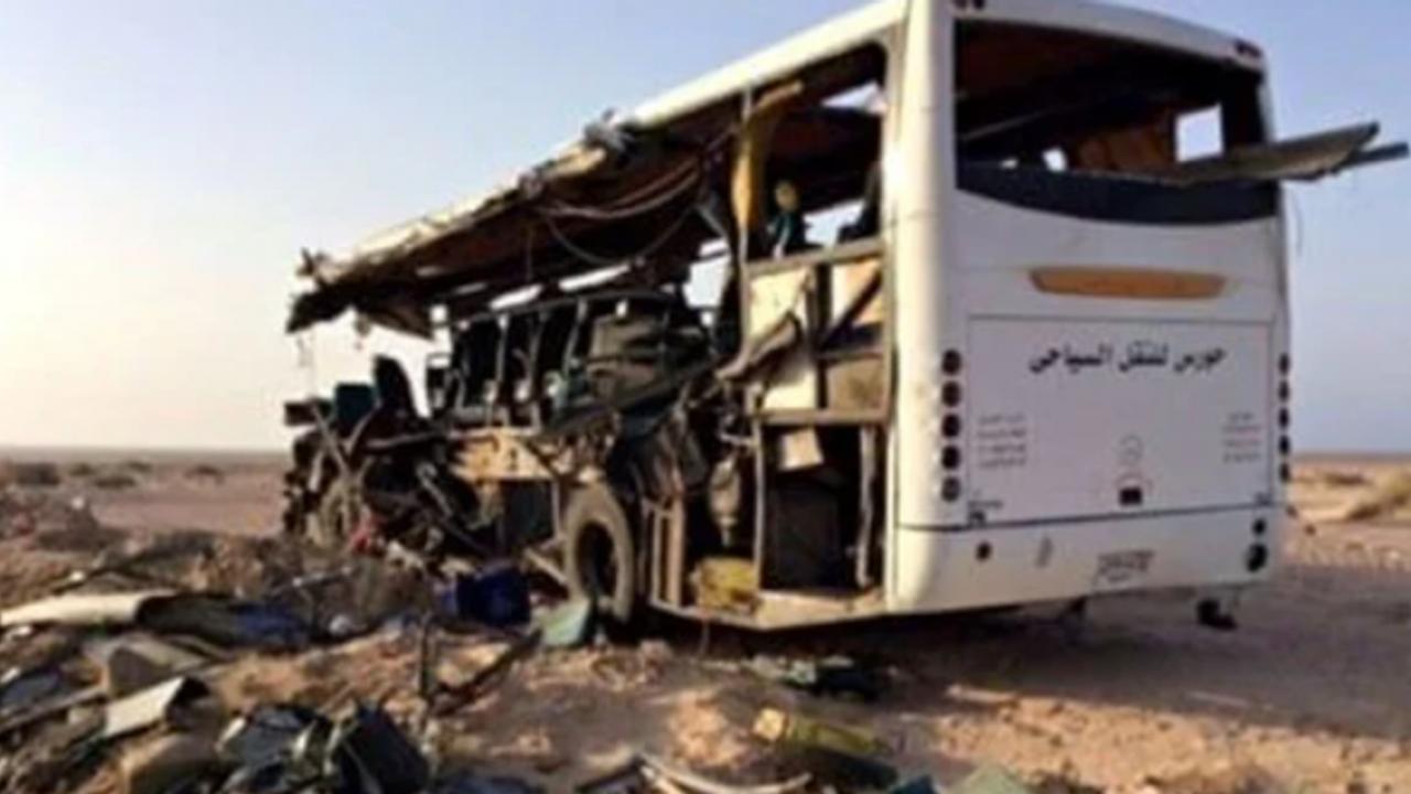 Mısır'da otobüs devrildi: 16 ölü, 17 yaralı