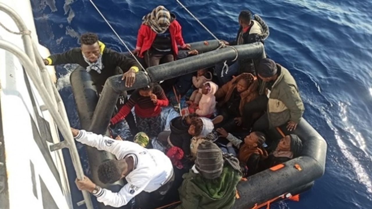 Muğla açıklarında 37 düzensiz göçmen karaya çıkarıldı