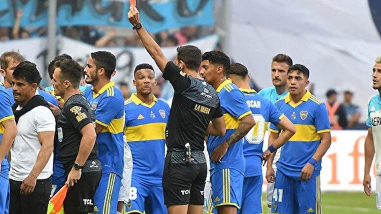 Olaylı final maçında 11 kırmızı kart çıktı