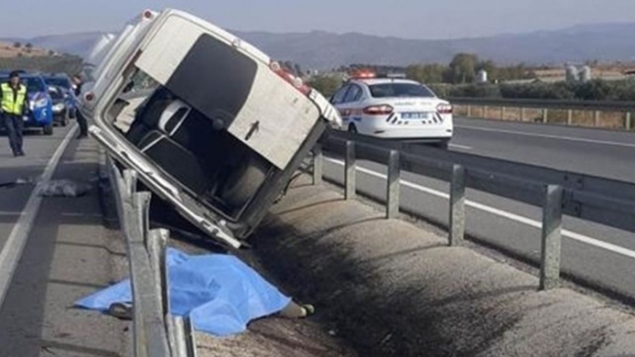 Osmaniyespor taraftarlarını taşıyan minibüs devrildi: 1 ölü, 9 yaralı