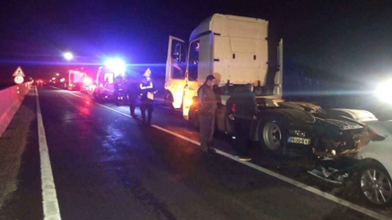 Otomobil tıra arkadan çarptı: Sürücü ağır yaralı