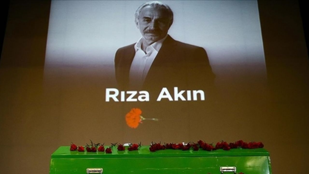 Oyuncu Oyuncu Rıza Akın'ın cenazesi Adana'da toprağa verildi
