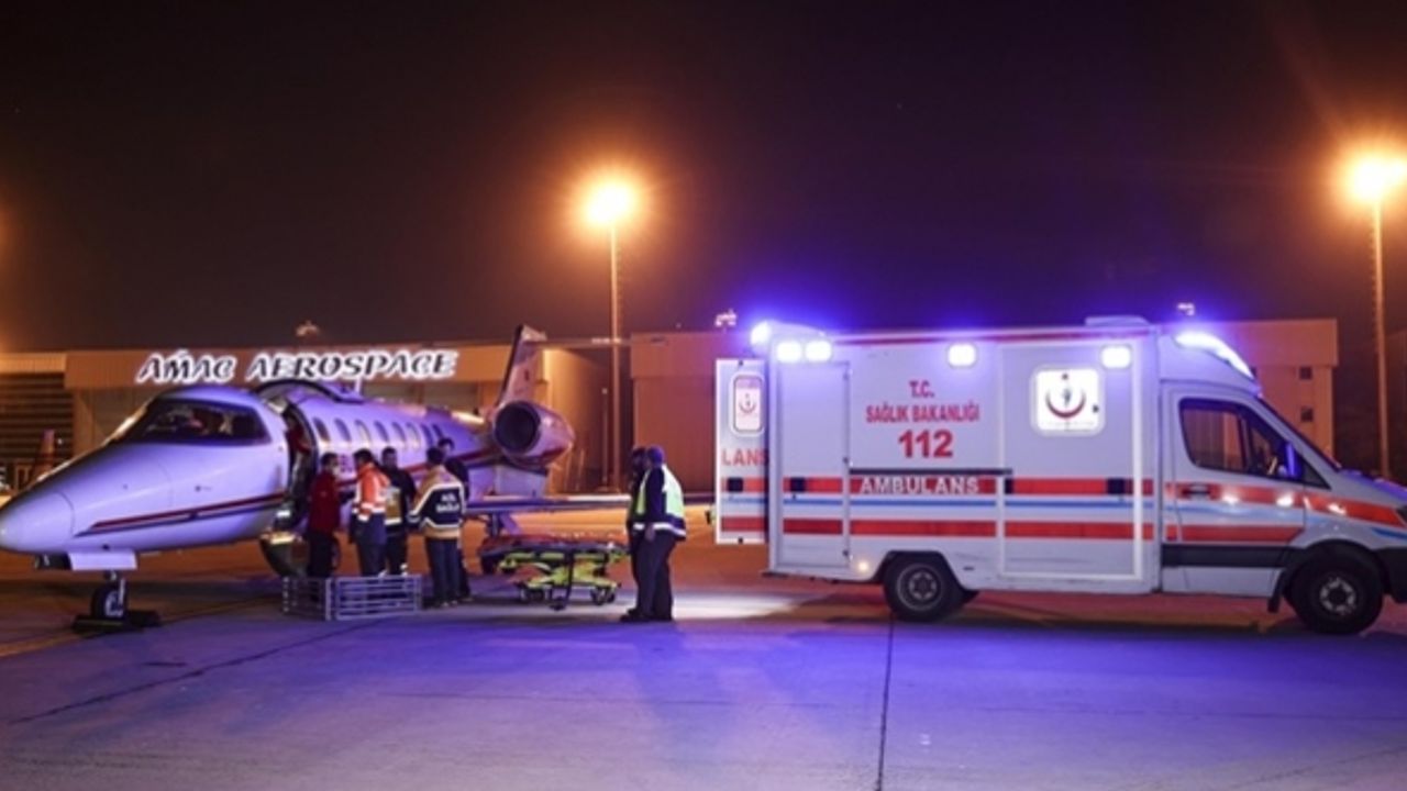 Rahatsızlanan 2 Türk vatandaşı Suudi Arabistan'dan ambulans uçakla İstanbul'a getirildi
