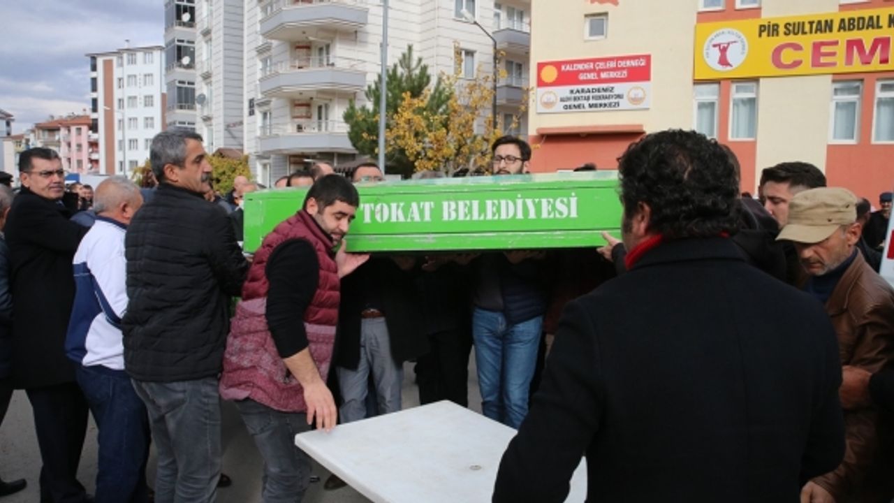 Silahla öldürülmüş halde bulunan 3 kişinin cenazesi toprağa verildi