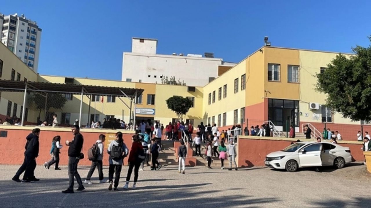 Sınıf arkadaşının bıçakladığı öğrenci yaşamını yitirdi