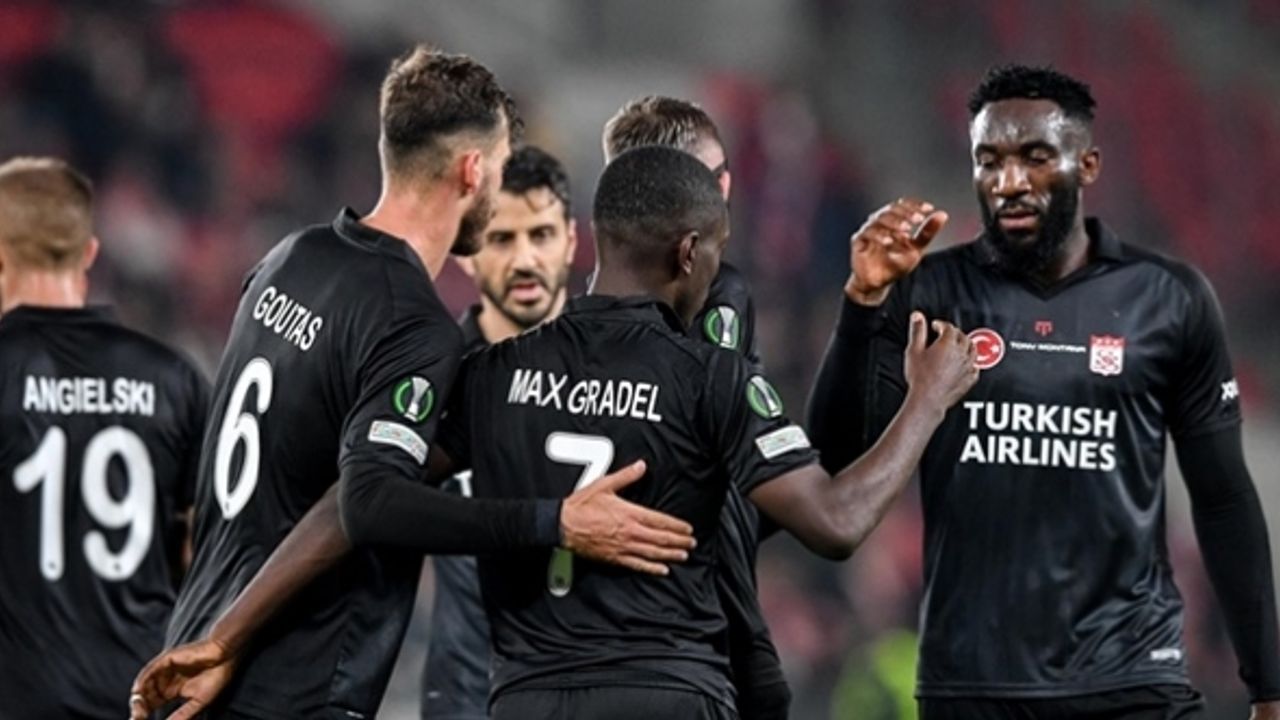Sivasspor, lider olarak son 16 turunda