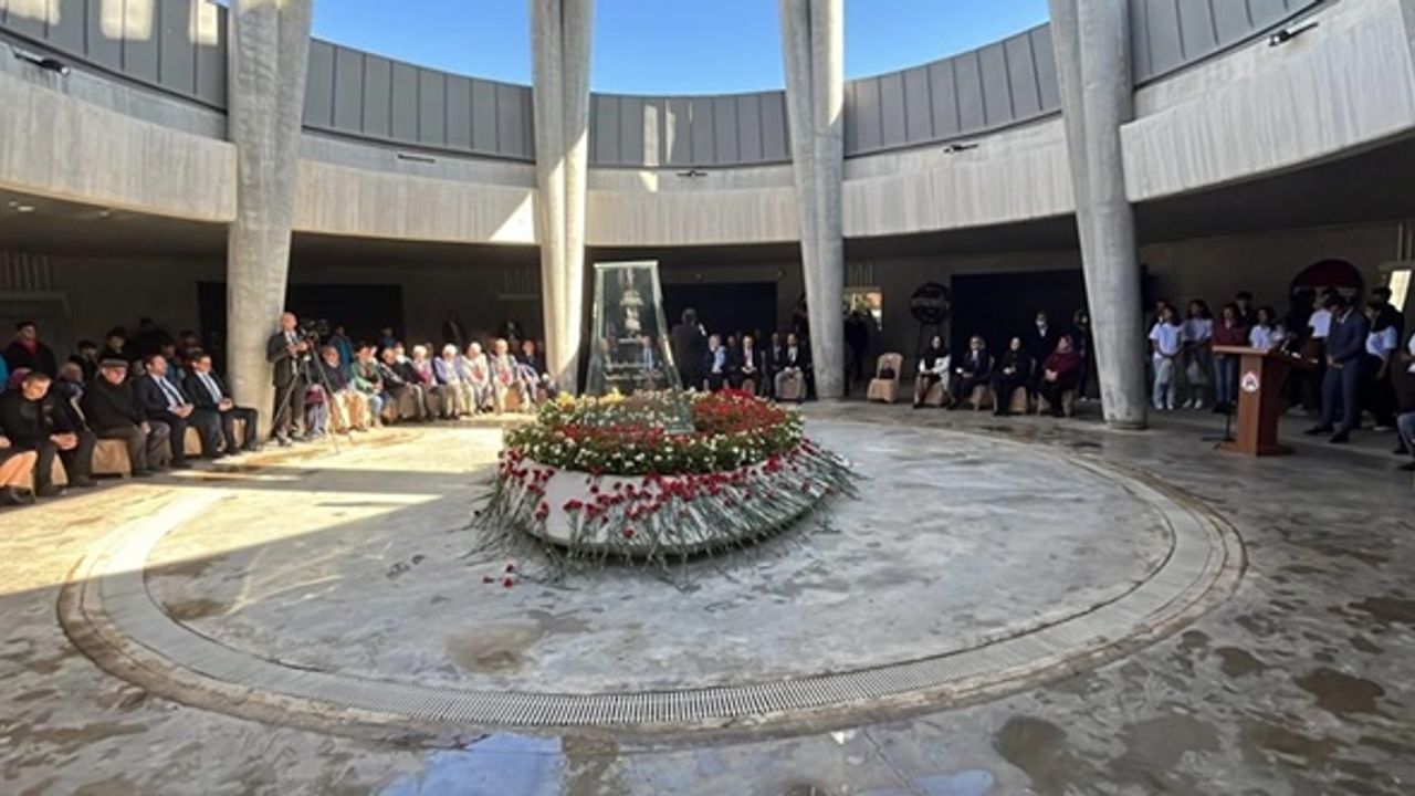 Süleyman Demirel doğum gününde mezarı başında anıldı