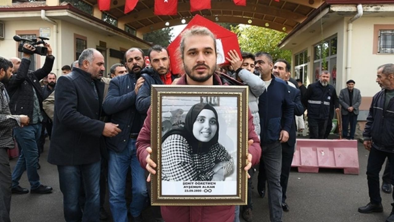 Terör örgütü saldırısında hayatını kaybeden öğretmen ebediyete uğurlandı