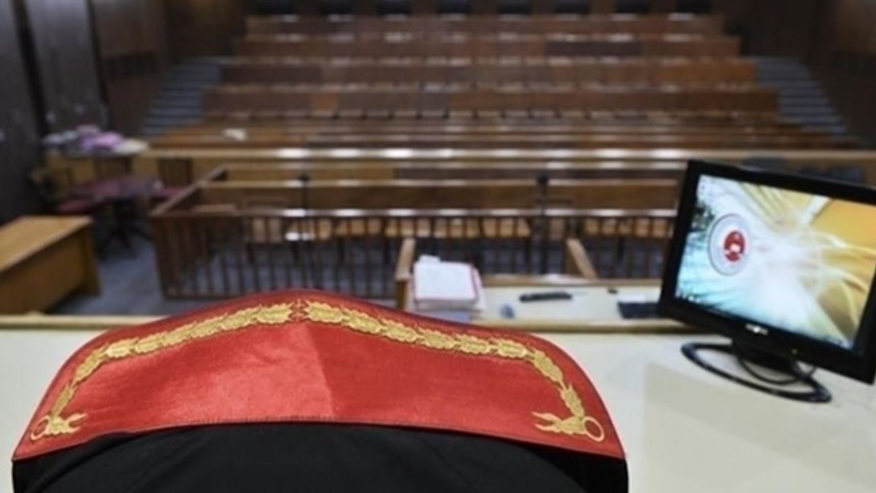 Türk lirasını yırtan iki kişi hakkında işlem başlatıldı