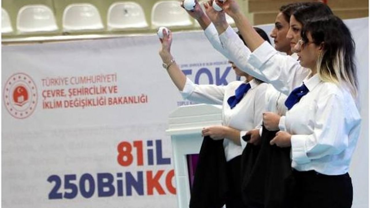 Van'da sosyal konut projesi için kuralar çekildi