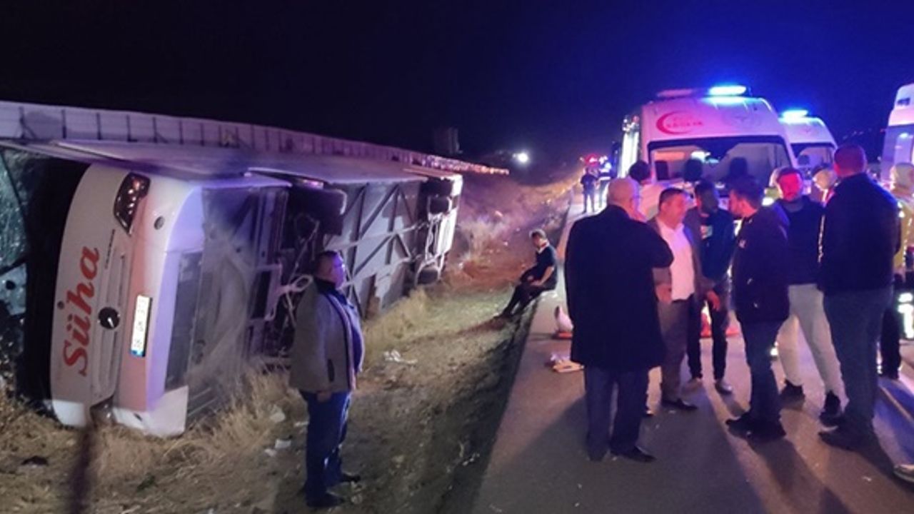 Yeniden Refah Partisi otobüsü kaza yaptı: Yaralılar var
