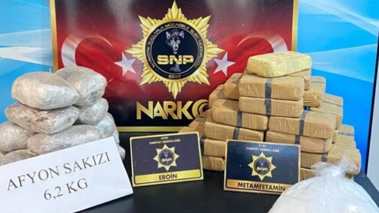 Yolcunun valizinden 25 kilo 700 gram uyuşturucu çıktı