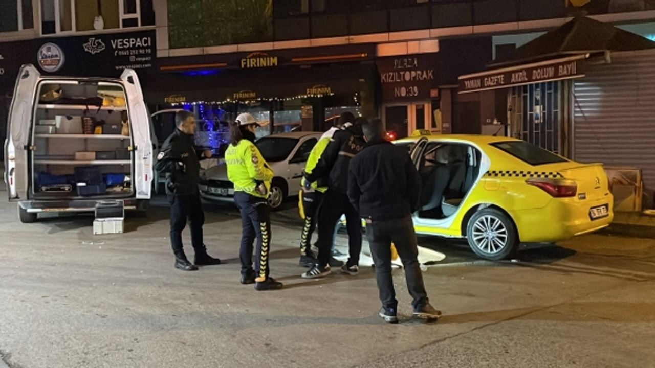 Kadıköy'de bir yolcu ücret tartışmasında taksiciyi silahla yaraladı