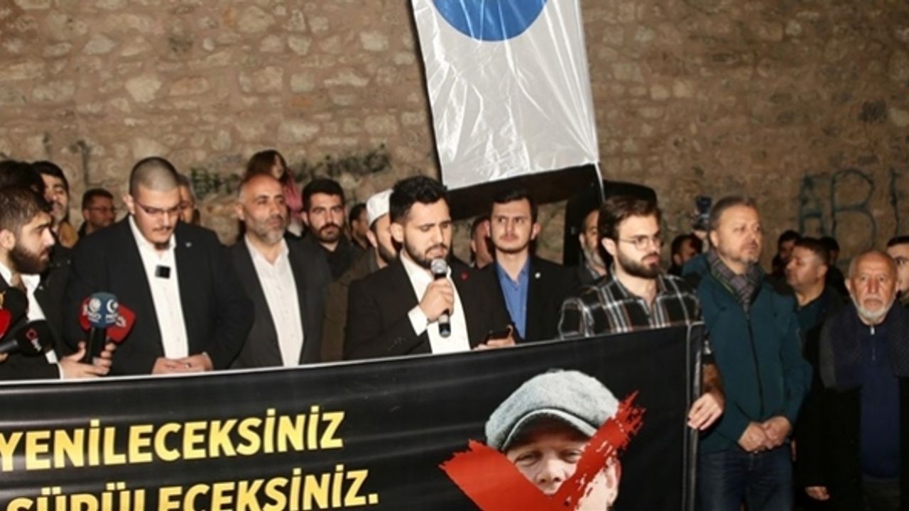 Anadolu Gençlik Derneği'nden İsveç'te Kur'an-ı Kerim yakılmasına protesto