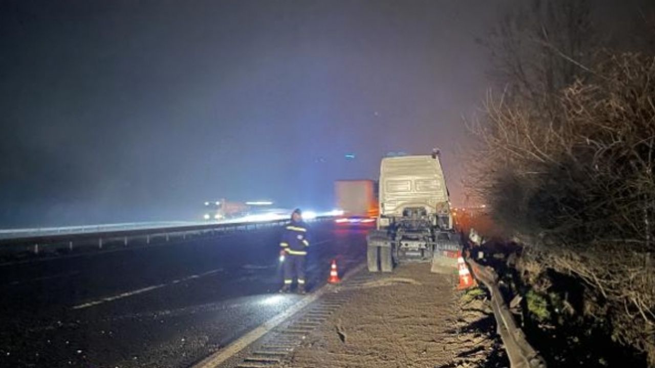 Anadolu Otoyolu'nda LPG yüklü tanker devrildi: 1 yaralı