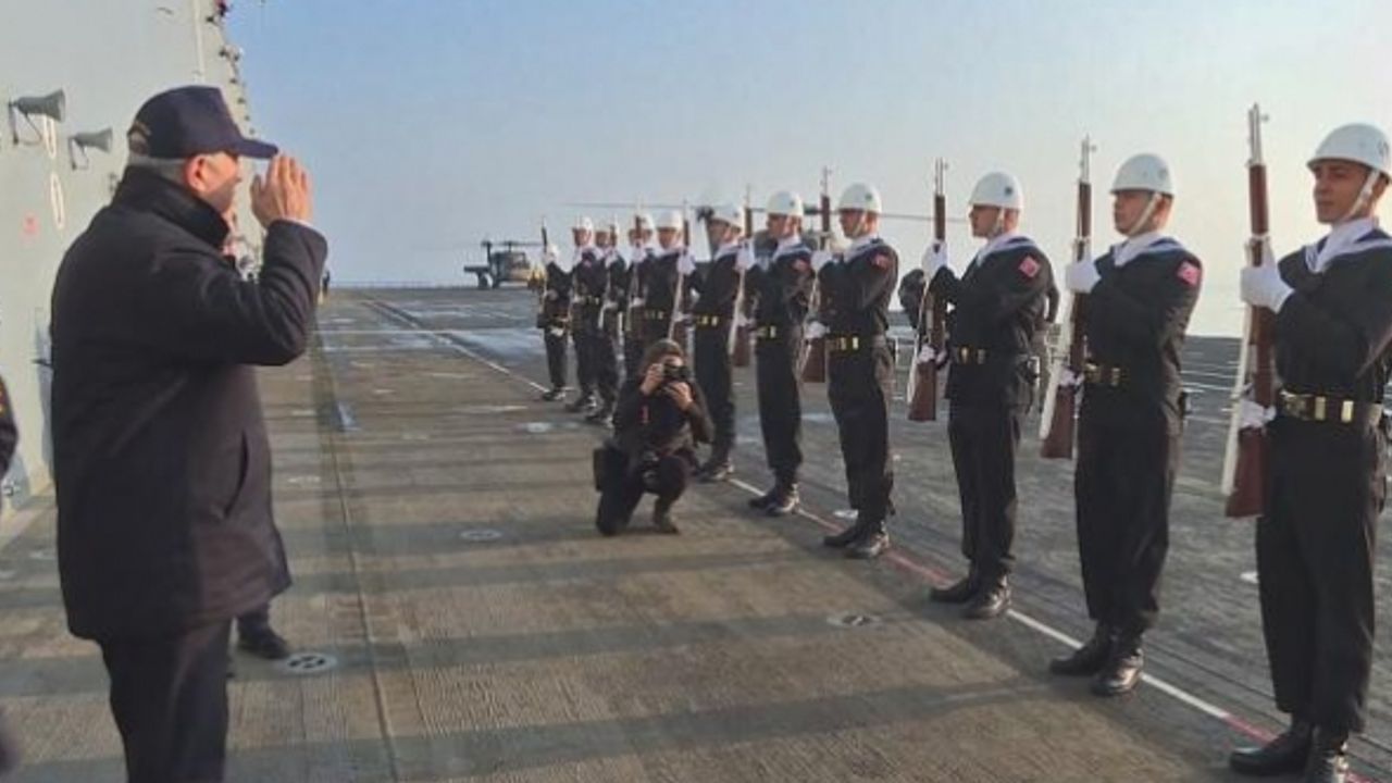 Bakan Akar ve TSK komuta kademesi TCG Anadolu'da