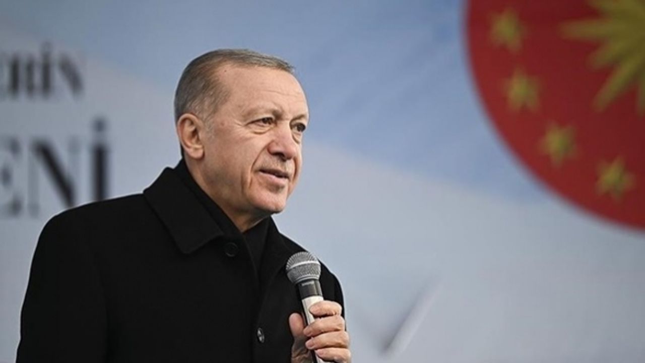 "Biz millet olarak hayallerimizden asla vazgeçmediğimiz için hala dimdik ayaktayız"