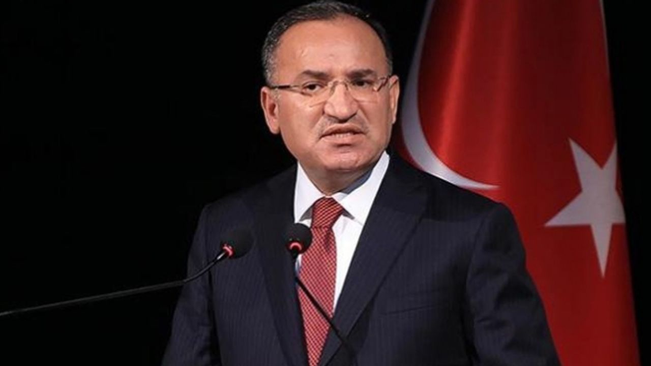 Bozdağ'dan Kur'an-ı Kerim yakılmasına tepki: Müslümanlara saldırı olduğunda hukuk suspus oluyor
