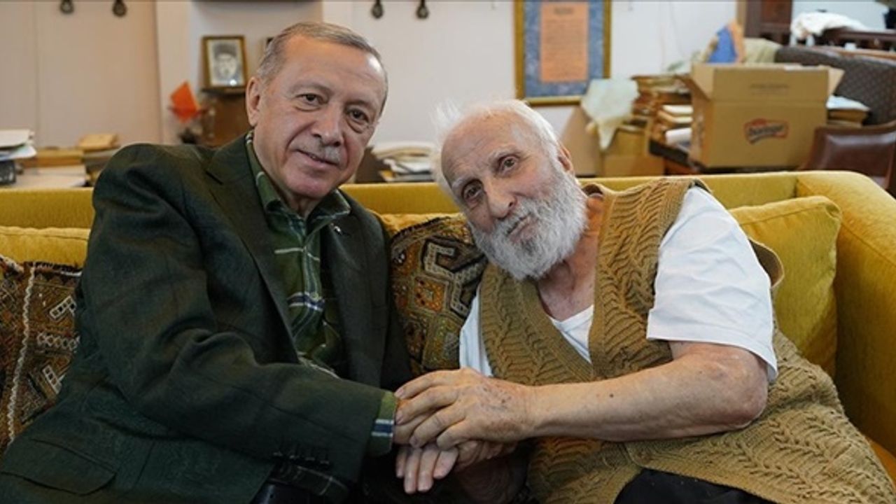 Cumhurbaşkanı Erdoğan, neyzen Niyazi Sayın'ı evinde ziyaret etti