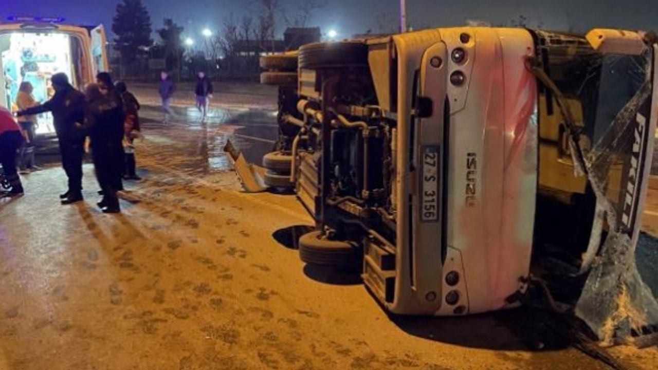 Gaziantep'te işçi servisi ile otomobil çarpıştı: 9 işçi yaralı