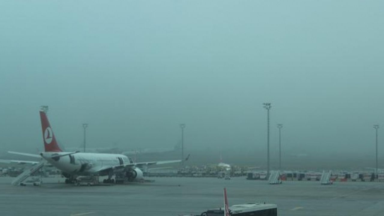 İstanbul'da hava ulaşımına sis engeli