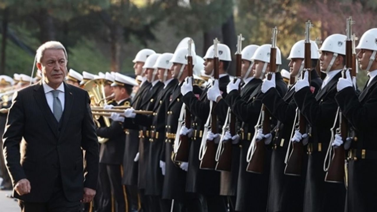 Milli Savunma Bakanı Akar ve TSK komuta kademesi Donanma Komutanlığını ziyaret etti