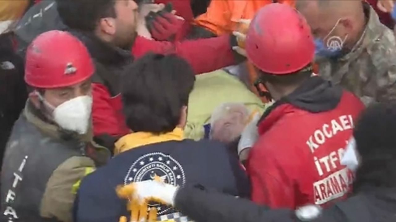 12 yaşındaki çocuk 182 saat sonra enkazdan sağ olarak çıkarıldı