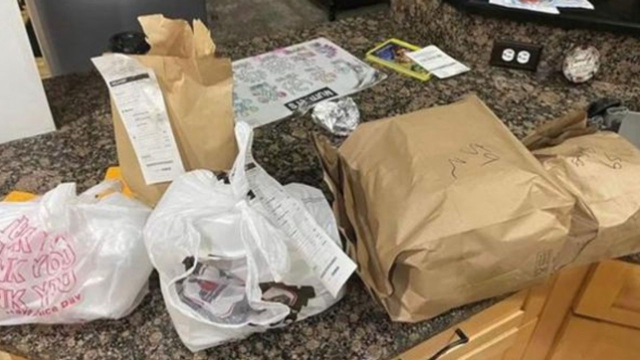 6 yaşındaki çocuk babasının telefonundan bin dolarlık yemek siparişi verdi