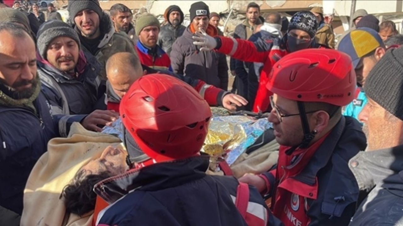 Adıyaman'da 35 saat sonra mucize kurtuluş