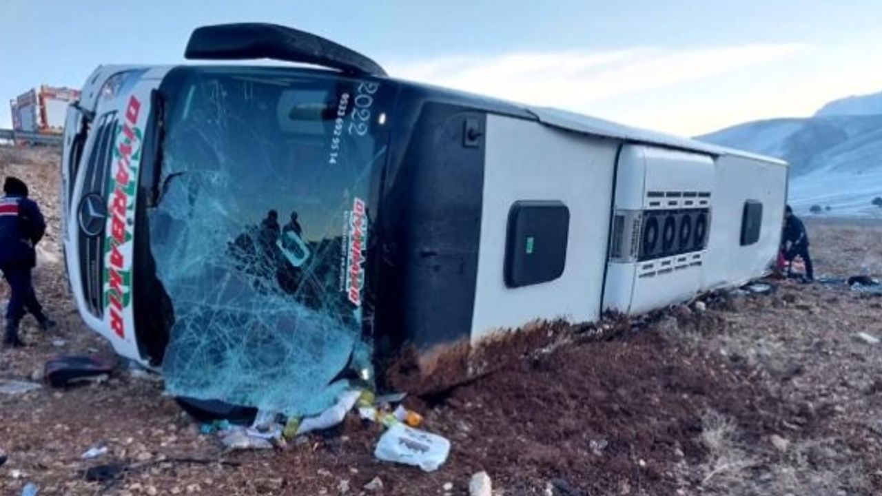 Afyonkarahisar'da otobüs devrildi: 8 ölü, 35 yaralı