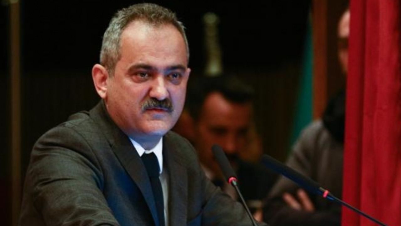 Bakan Özer: Depremzede öğretmenlerin nakilleriyle ilgili açıklamayı hafta sonu yapacağız