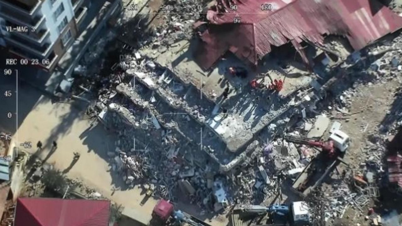 Bakanlık deprem bölgesinde uydu ve İHA'larla hasar tespiti yapıyor
