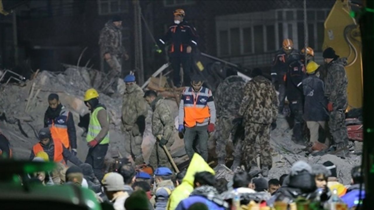Baykar, deprem bölgesine 105,7 milyon liralık yardım malzemesi gönderdi